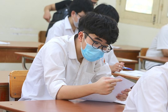 Băn khoăn 'chạy điểm' học bạ, vì sao các trường vẫn tăng chỉ tiêu xét?