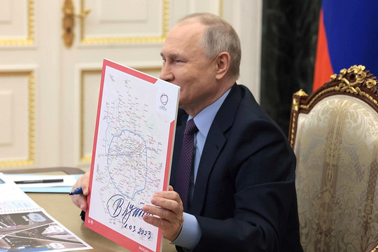 Tổng thống Putin khai trương tuyến tàu điện ngầm dài nhất thế giới