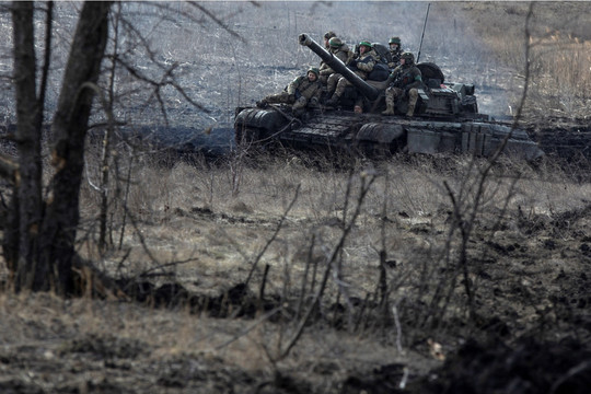 Quân Nga và Ukraine cận chiến, thị trấn ở Donetsk bị san phẳng