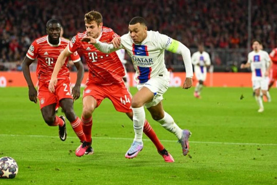 HLV Bayern Munich khen ngợi cầu thủ khiến Mbappe "tắt điện"