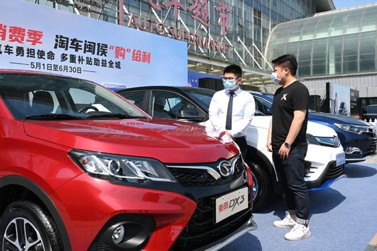 Sau một năm bùng nổ, doanh số ô tô Trung Quốc 'tuột dốc' ngay đầu 2023