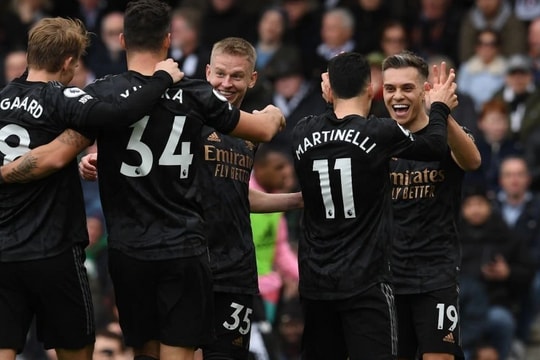 Arsenal duy trì khoảng cách 5 điểm với Man City