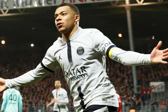Tỏa sáng phút 90, Mbappe giúp PSG xây chắc ngôi đầu Ligue 1