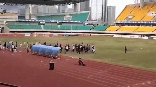 Trung Quốc: Cầu thủ và ban huấn luyện hai đội lao vào đánh nhau 'túi bụi'