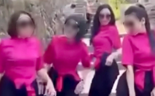 4 phụ nữ nhảy phản cảm tại di tích chùa Bổ Đà