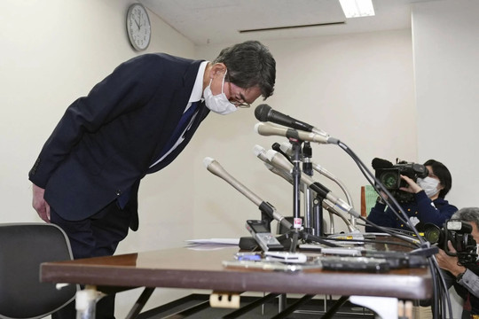 Chủ nhà trọ Nhật Bản dính bê bối nước tắm tự sát