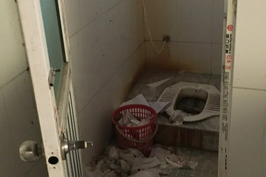 Ám ảnh nhà vệ sinh trường học: Học sinh bỏ dở buổi về nhà 'giải quyết'