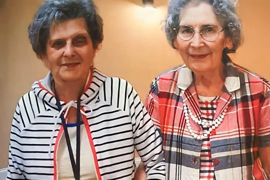 Bí quyết sống lâu của hai chị em 100 tuổi sinh ra trong nhà nghèo