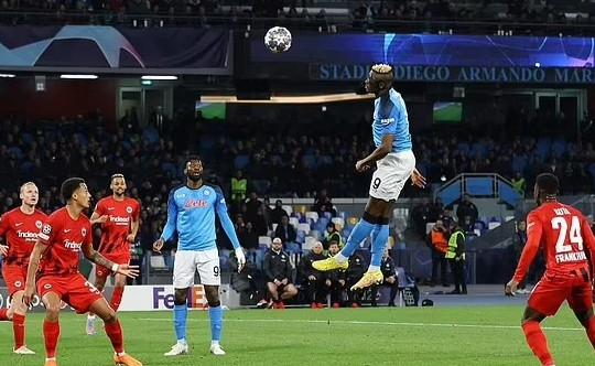 Osimhen chói sáng giúp Napoli giành vé vào tứ kết Champions League