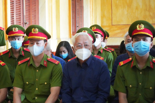 Cựu Tổng Giám đốc Đông Á Bank Trần Phương Bình lãnh 20 năm tù
