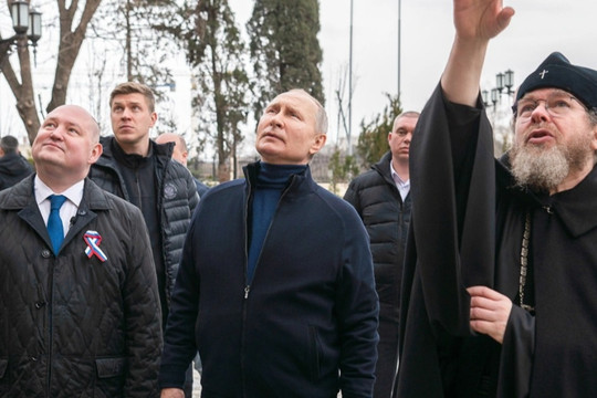 Tổng thống Putin bất ngờ thăm bán đảo Crimea