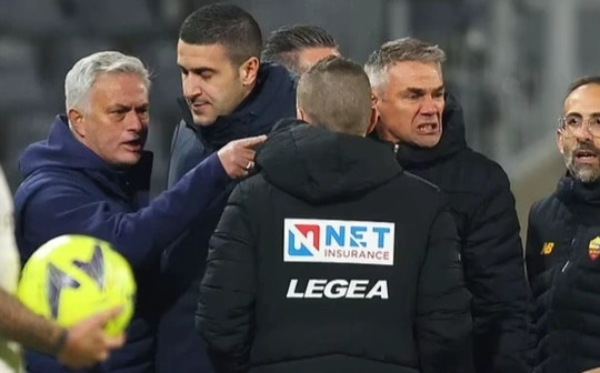 HLV Mourinho suýt ẩu đả với Chủ tịch Lazio sau trận derby máu lửa