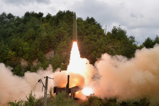 Triều Tiên phóng tên lửa đạn đạo tầm bắn 800 km
