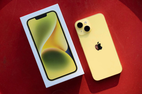 iPhone 14 vàng vừa về Việt Nam đã giảm giá