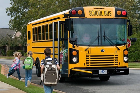 Học sinh suýt bị người lạ bắt cóc khi đứng chờ xe buýt