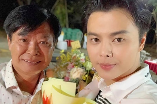 Võ Minh Lâm nén đau hát ‘Vầng trăng cổ nhạc’ trước khi về chịu tang ba