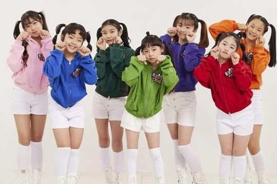 Nhóm nhạc Kpop vấp tranh cãi vì có thành viên mới 7 tuổi