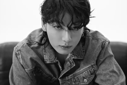 BTS JungKook điển trai trong bộ sưu tập mới của Calvin Klein