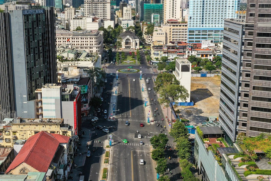 Lắp mái che vỉa hè: ‘Việt Nam nên học hỏi phương Tây, tránh mắc sai lầm’