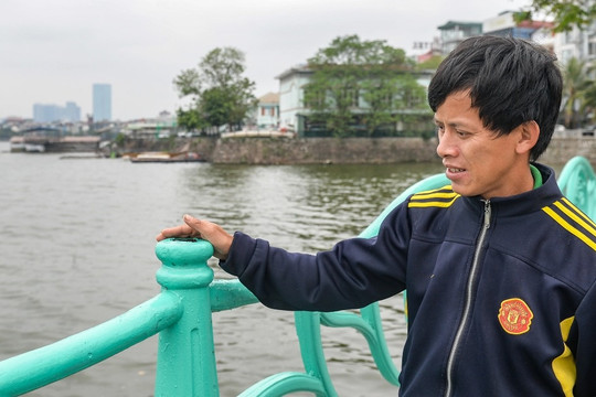 Hà Nội: Hàng nghìn quả cầu gang trên lan can hồ Tây bị mất