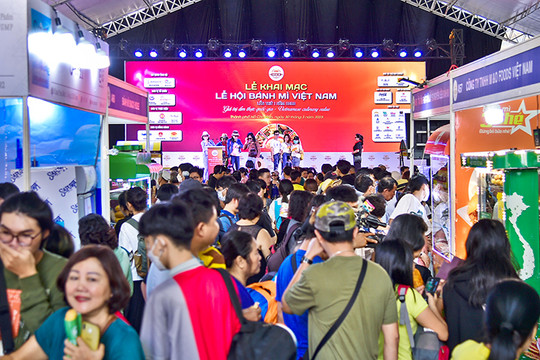 Khó cưỡng loạt siêu phẩm giòn thơm tại Lễ hội bánh mì Việt Nam