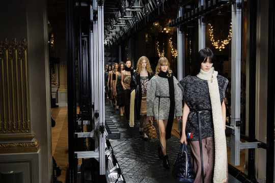 Louis Vuitton Thu Đông: Vẻ đẹp đầy mê hoặc, bí ấn của phong cách Pháp