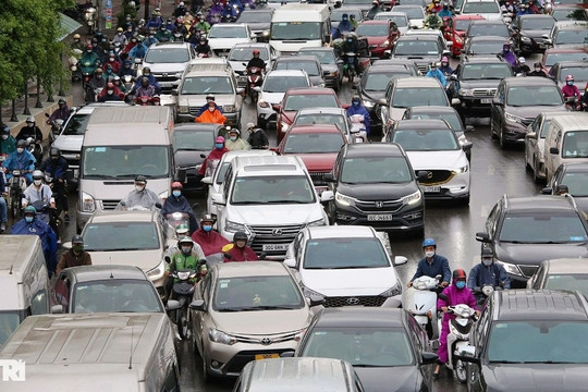 Trung bình 8 người ở Hà Nội có 1 người sở hữu ô tô