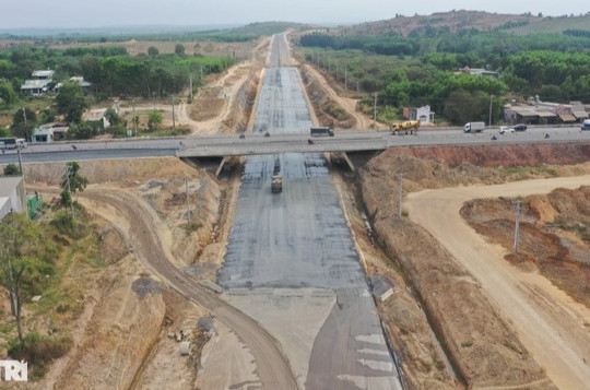 Cấp phép lại cho nhiều mỏ đất đắp để xây cao tốc Vĩnh Hảo - Phan Thiết