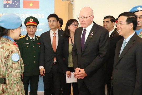 Chủ tịch nước và Toàn quyền Australia thăm Cục gìn giữ hòa bình Việt Nam