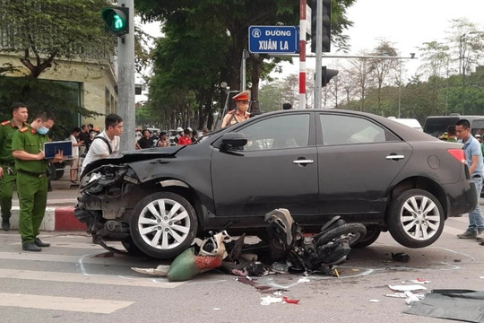 Tài xế bật khóc sau khi gây tai nạn: ‘Xe tôi mất phanh’ 