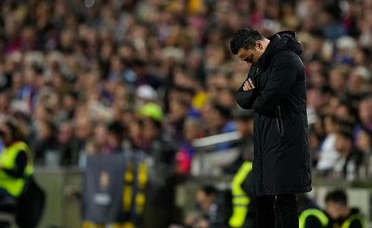 HLV Xavi thất thần khi Barcelona thua đậm Real Madrid 0-4