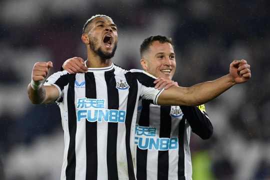 Newcastle thắng 4 trận liền ở Ngoại hạng Anh