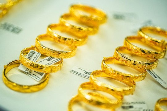 Điểm tin kinh doanh 9/4: Vàng trong nước chỉ cao hơn thế giới hơn 9 triệu đồng/lượng
