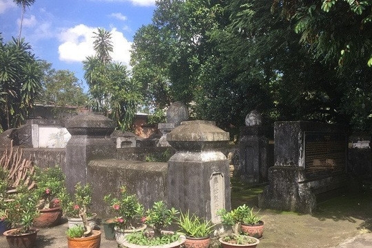Nấm mộ hình voi phục giữa thành phố Biên Hòa