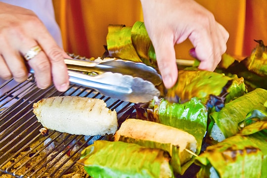 Ngon khó cưỡng bánh chuối nếp nướng nhất định phải thử khi đến Việt Nam