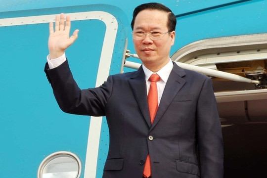 Chủ tịch nước Võ Văn Thưởng đến Vientiane, bắt đầu thăm chính thức Lào