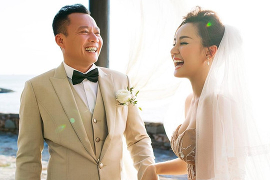 Vy Oanh: Từ ca sĩ tiền tỷ đến cuộc hôn nhân với chồng đại gia đất Cảng