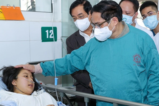 Thủ tướng kiểm tra đột xuất nhiều bệnh viện, chỉ đạo loạt vấn đề cấp bách