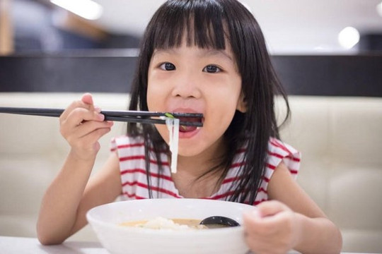 5 loại thực phẩm giàu đạm dành cho trẻ, sữa đứng cuối, thứ đầu tiên bị nhiều cha mẹ ngó lơ