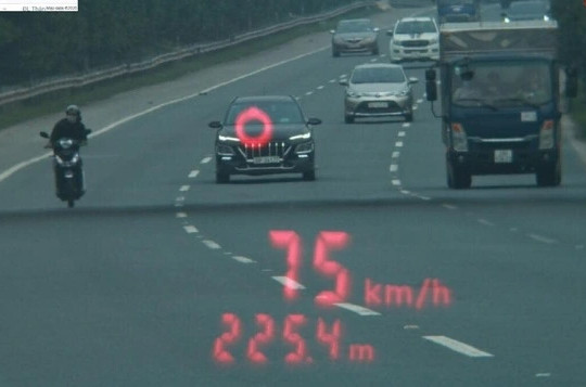 Vì sao một ô tô vi phạm tốc độ tới 2.040 lần trong một tháng?