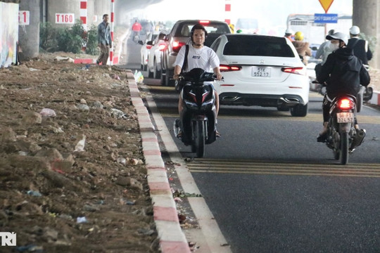 Hà Nội: Hàng loạt phương tiện đi ngược chiều trên đường Nguyễn Xiển mở rộng
