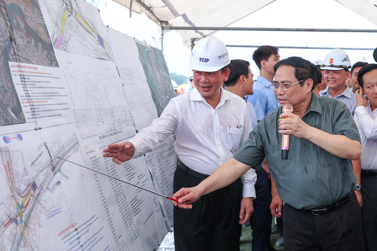Thủ tướng kiểm tra dự án nút giao An Phú