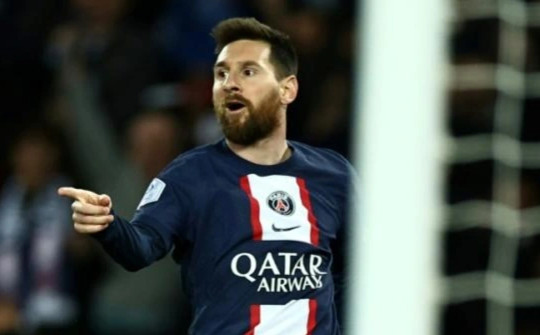 Lionel Messi vượt qua 'Vua bóng đá' Pele, cân bằng kỷ lục của C.Ronaldo
