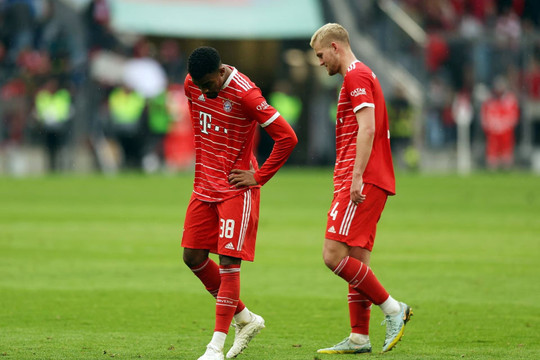 Cầu thủ lẫn HLV Bayern Munich thất vọng não nề vì bị đội ‘dưới cơ’ cầm hòa