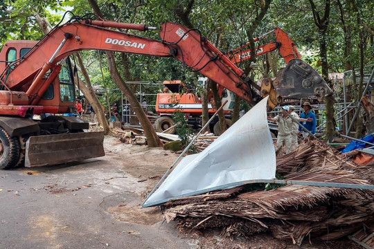 Cưỡng chế loạt công trình xây dựng trái phép trên bán đảo Sơn Trà
