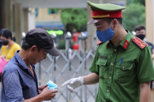 Hà Nội yêu cầu người dân sử dụng phương tiện công cộng phải đeo khẩu trang