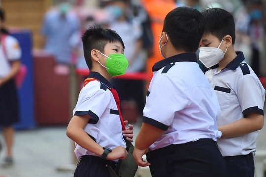 Tâm thư xin trả tuổi thơ cho trẻ: Bị 'bêu' tên trong nhóm, lịch học thêm dày đặc