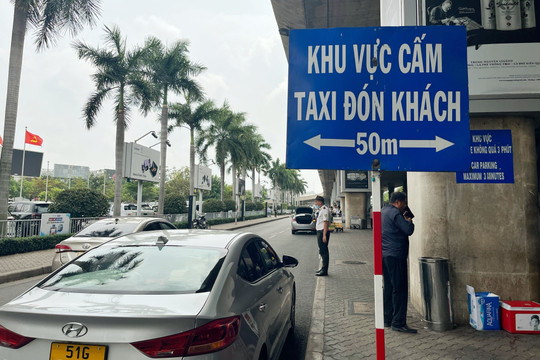 Bất cập khi ga quốc tế Tân Sơn Nhất thay đổi điểm đón xe công nghệ