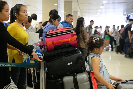 Kiểm tra sân bay Tân Sơn Nhất sau phản ánh 'chờ lâu, gánh phí'