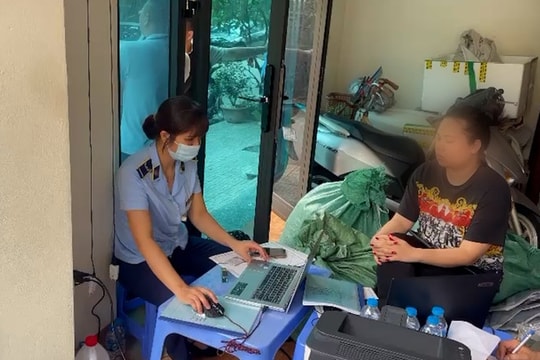 Nhập hàng nhái trôi nổi nhưng livestream bán giá hàng chục triệu đồng